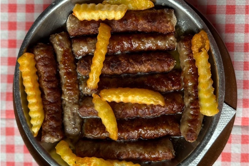Ćevapi na kajmaku